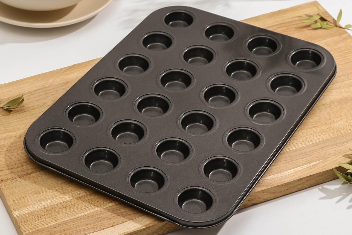 Форма для выпечки Жаклин 24 ячейки черная